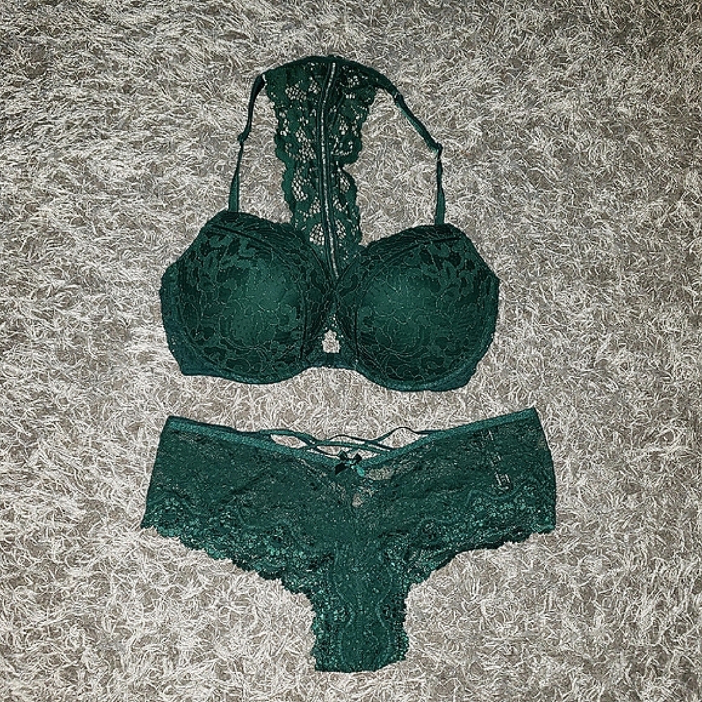Victoria Secret Very Sexy Bra & Panty Set.